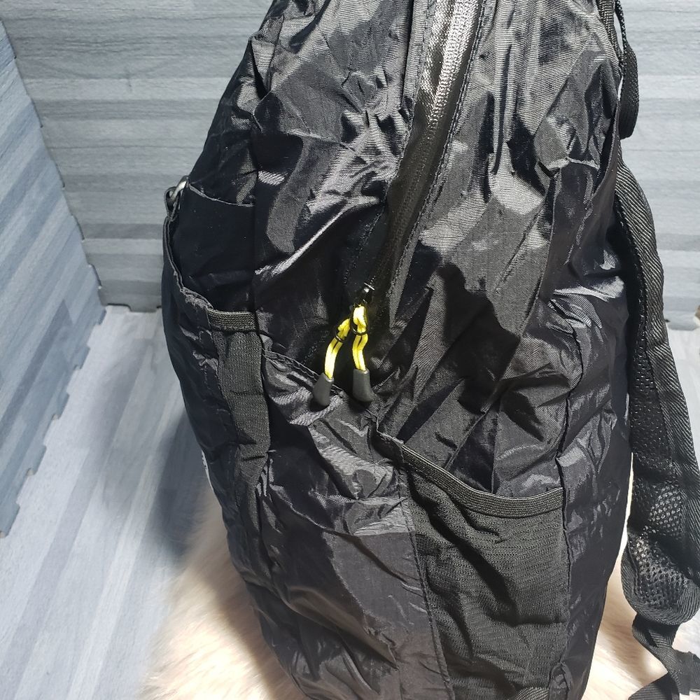 DL 16 Packable Backpack - Picture 6 of 8